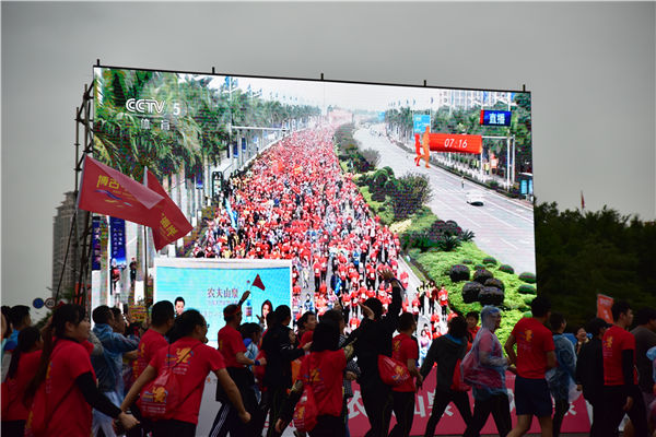 全海景的中国—东盟国际马拉松在防城港开跑(图4)