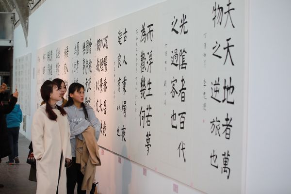 “小手墨迹师生展:新时代文艺复兴的中国力量”成功开幕(图4) “小手墨迹师生展:新时代文艺复兴的中国力量”成功开幕(图4)
