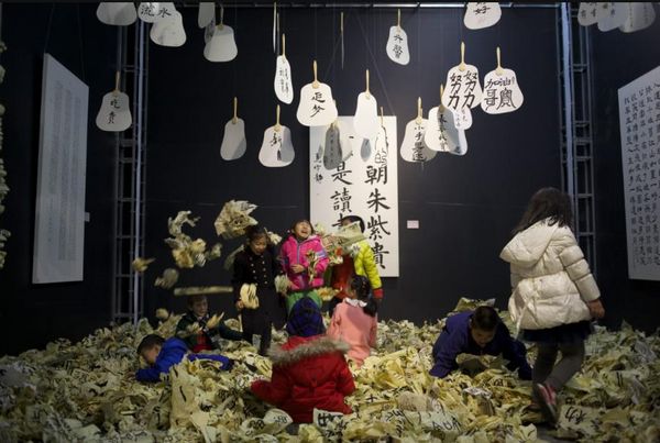 “小手墨迹师生展:新时代文艺复兴的中国力量”成功开幕(图8) “小手墨迹师生展:新时代文艺复兴的中国力量”成功开幕(图8)