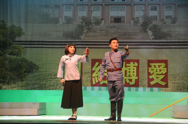 东莞参评省艺节剧目《浴火凤凰》《酒干倘卖无》获专家热赞(图2) 东莞参评省艺节剧目《浴火凤凰》《酒干倘卖无》获专家热赞(图2)