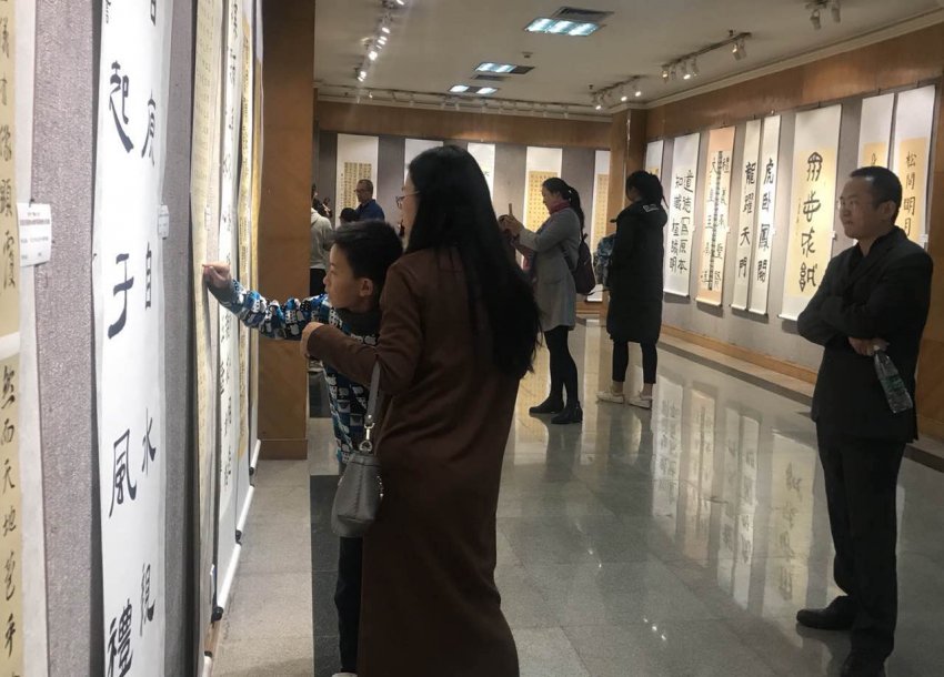 第十回“宝城十二品”师生作品展今日在深圳市宝安区开幕(图3) 第十回“宝城十二品”师生作品展今日在深圳市宝安区开幕(图3)