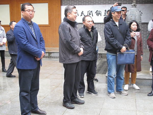 广西东兰县长徐迪克调研中国千年神器-世界铜鼓收藏馆(图1) 广西东兰县长徐迪克调研中国千年神器-世界铜鼓收藏馆(图1)