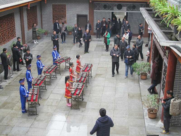 广西东兰县长徐迪克调研中国千年神器-世界铜鼓收藏馆(图3) 广西东兰县长徐迪克调研中国千年神器-世界铜鼓收藏馆(图3)