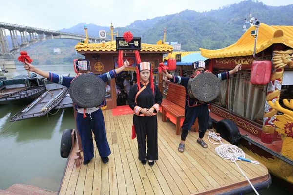 广西东兰县长徐迪克调研中国千年神器-世界铜鼓收藏馆(图5) 广西东兰县长徐迪克调研中国千年神器-世界铜鼓收藏馆(图5)