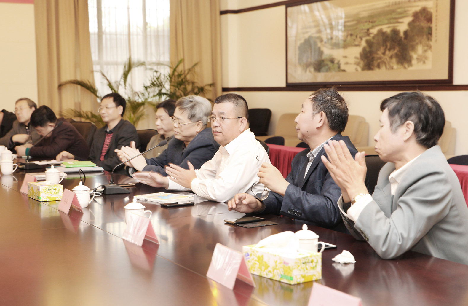 东莞文艺批评代表性回应了时代变迁(图2) 东莞文艺批评代表性回应了时代变迁(图2)