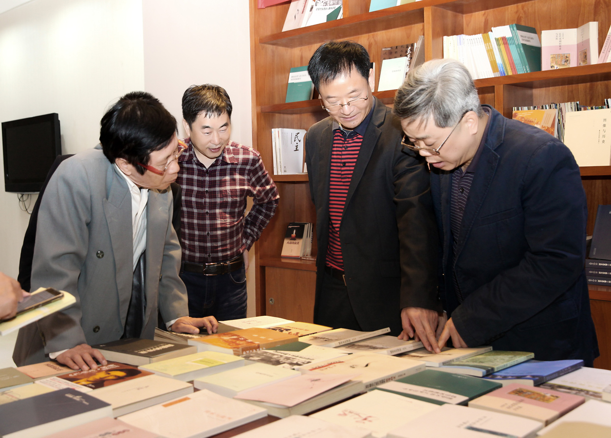 东莞文艺批评代表性回应了时代变迁(图16) 东莞文艺批评代表性回应了时代变迁(图16)