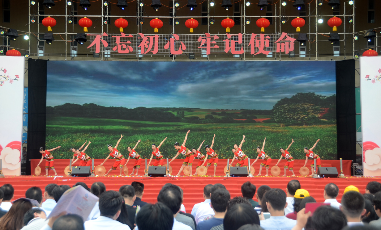 东坑“卖身节”:传统非遗民俗变身市民嘉年华(图2) 东坑“卖身节”:传统非遗民俗变身市民嘉年华(图2)