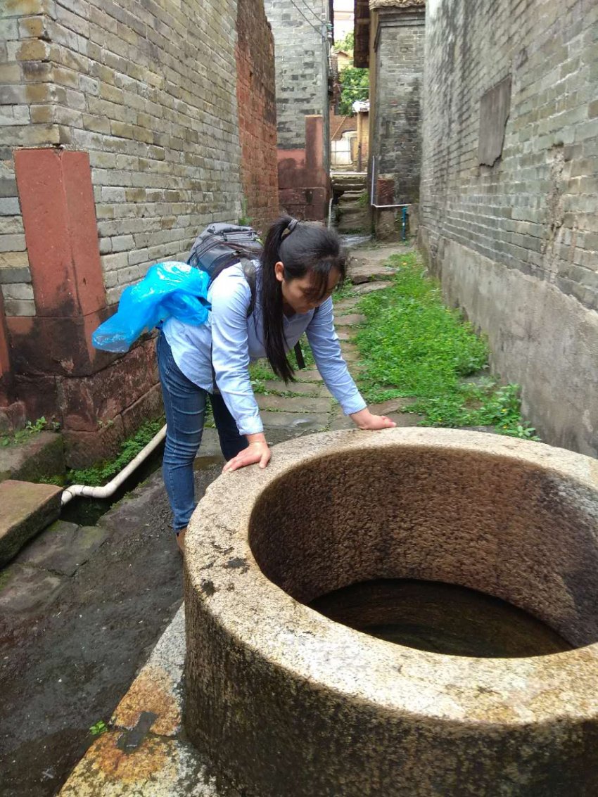 作家学者采风团走进东坑体验“三古”文化魅力(图3) 作家学者采风团走进东坑体验“三古”文化魅力(图3)