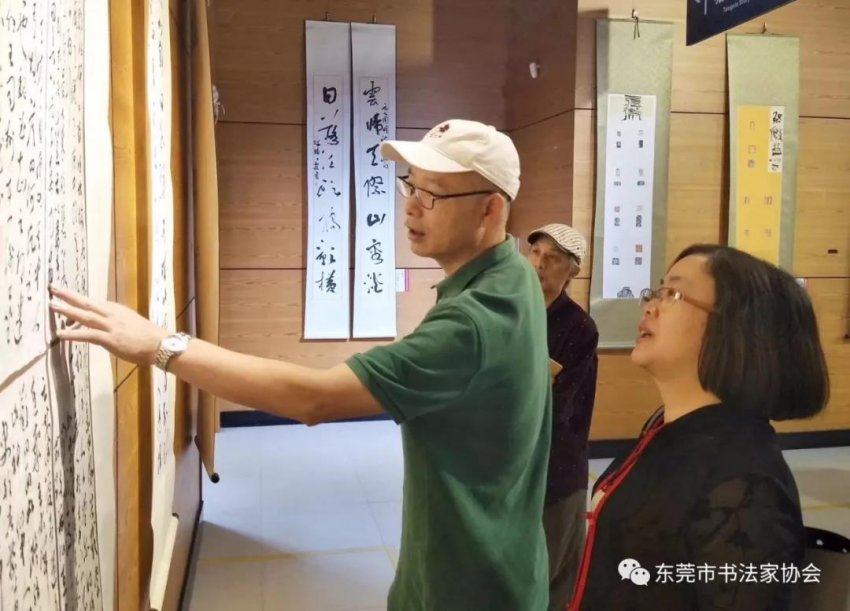 东莞市首届女书法家提名展在塘厦展示馆举行(图2) 东莞市首届女书法家提名展在塘厦展示馆举行(图2)