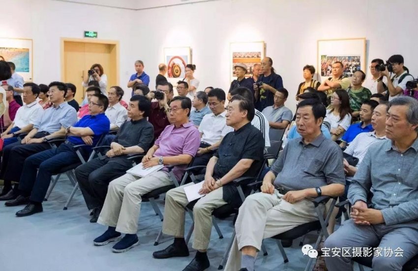 历届全国“群艺杯”摄影艺术展览作品集萃亮相深圳宝安(图3) 历届全国“群艺杯”摄影艺术展览作品集萃亮相深圳宝安(图3)