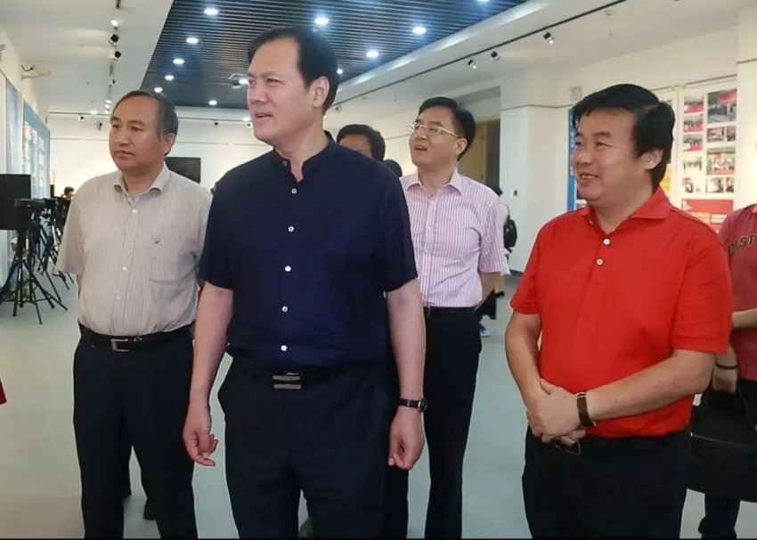 历届全国“群艺杯”摄影艺术展览作品集萃亮相深圳宝安(图10) 历届全国“群艺杯”摄影艺术展览作品集萃亮相深圳宝安(图10)