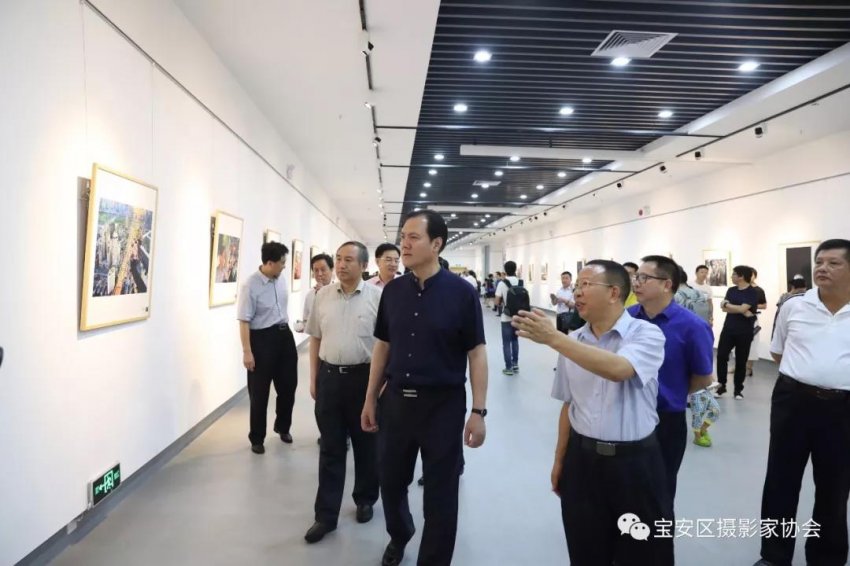 历届全国“群艺杯”摄影艺术展览作品集萃亮相深圳宝安(图11) 历届全国“群艺杯”摄影艺术展览作品集萃亮相深圳宝安(图11)