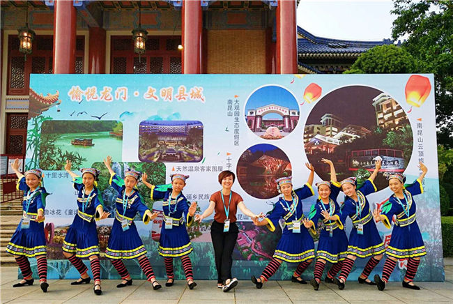 “愉悦龙门·恬美瑶乡—龙门县民俗风情歌舞晚会”在广州举行(图4) “愉悦龙门·恬美瑶乡—龙门县民俗风情歌舞晚会”在广州举行(图4)