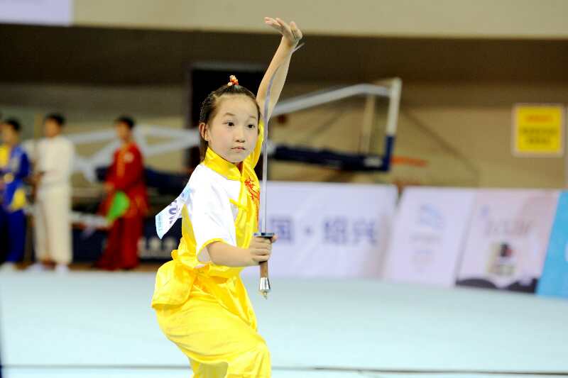 张蕾诺夺得第十三届浙江国际传统武术比赛刀术第一名(图1)