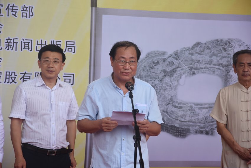 巨型端砚为纪念肇庆府城命名九百周年献礼(图3)