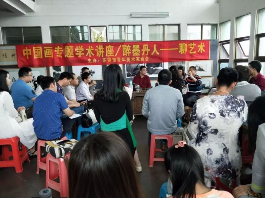 “中国画专题学术讲座之醉墨丹人——聊艺术”如期绽放(图1) “中国画专题学术讲座之醉墨丹人——聊艺术”如期绽放(图1)