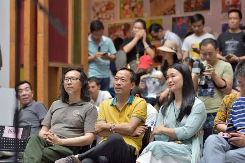 “放飞梦想”——东莞市第四届艺术教育成果大赛美术比赛获奖作品展开幕式及颁奖典礼成功举办(图2) “放飞梦想”——东莞市第四届艺术教育成果大赛美术比赛获奖作品展开幕式及颁奖典礼成功举办(图2)