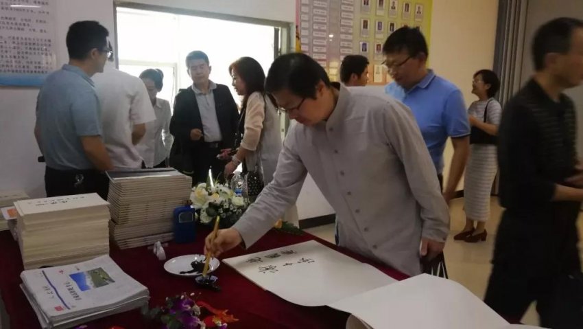 “情留西海,墨洒昆仑--李德西书法遗作展”在西宁隆重开幕(图4) “情留西海,墨洒昆仑--李德西书法遗作展”在西宁隆重开幕(图4)