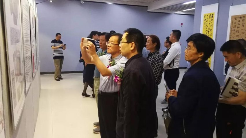 “情留西海,墨洒昆仑--李德西书法遗作展”在西宁隆重开幕(图8) “情留西海,墨洒昆仑--李德西书法遗作展”在西宁隆重开幕(图8)