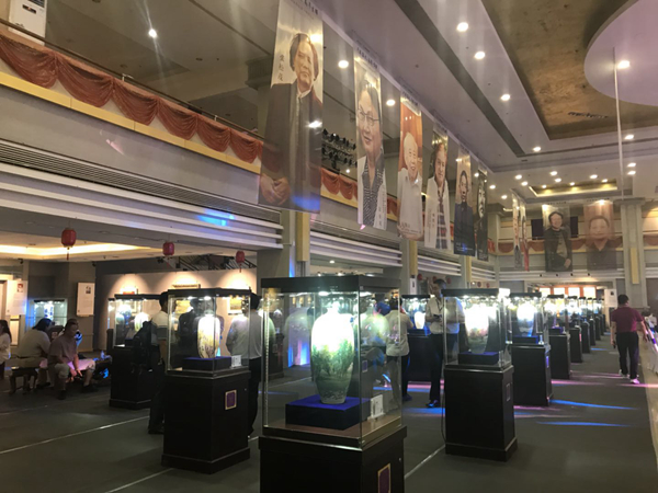 《国家级陶瓷大师作品展》暨陶瓷工艺美术研讨会在深圳举办(图6) 《国家级陶瓷大师作品展》暨陶瓷工艺美术研讨会在深圳举办(图6)