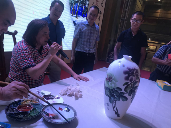 《国家级陶瓷大师作品展》暨陶瓷工艺美术研讨会在深圳举办(图11) 《国家级陶瓷大师作品展》暨陶瓷工艺美术研讨会在深圳举办(图11)