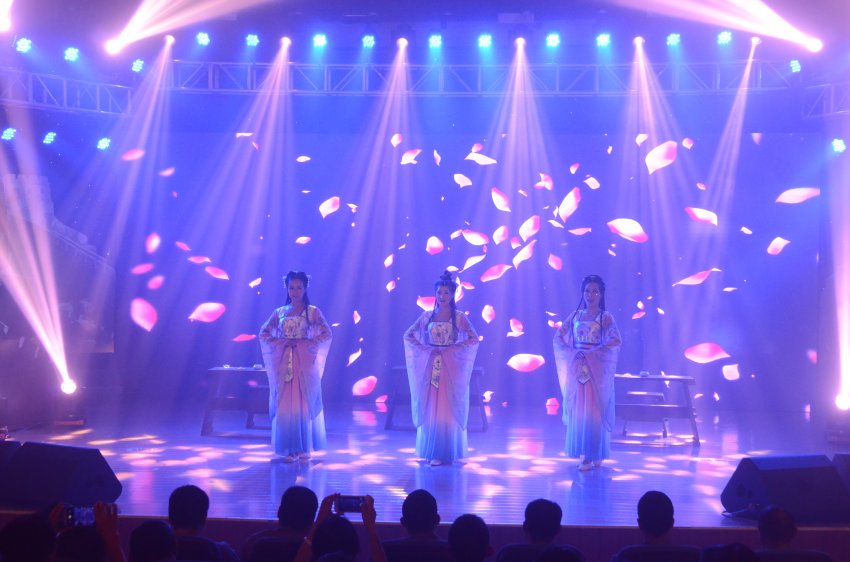 朗吟中国梦 诵唱莞乡情(图4)