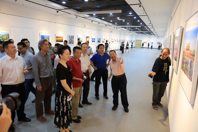 全国第九届“群艺杯”摄影艺术展在宝安隆重开展(图3) 全国第九届“群艺杯”摄影艺术展在宝安隆重开展(图3)