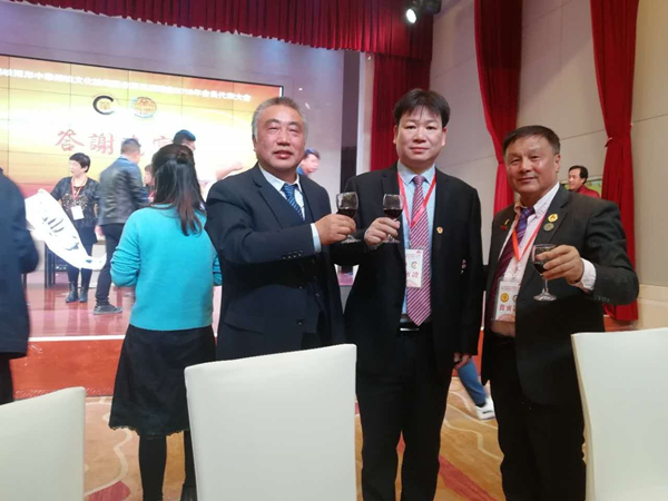 至德吴进枝常委在至德敦煌会员大会暨第二届海峡两岸高峰论坛上的演讲(图2) 至德吴进枝常委在至德敦煌会员大会暨第二届海峡两岸高峰论坛上的演讲(图2)