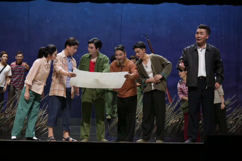 粤剧《惊蛰》入选“全国优秀现实题材舞台艺术作品展演”(图2) 粤剧《惊蛰》入选“全国优秀现实题材舞台艺术作品展演”(图2)