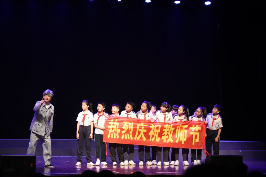 东莞原创音乐剧《步步高》玉兰大剧院上演(图3)