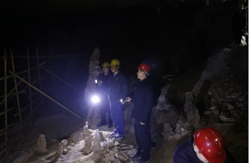 东兰县委书记黄贤昌深入长乐宫景区施工现场调研(图4) 东兰县委书记黄贤昌深入长乐宫景区施工现场调研(图4)