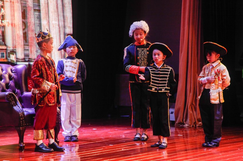 元旦迎新,东莞少儿文艺创作基地孩子们演绎莎翁经典戏剧(图2) 元旦迎新,东莞少儿文艺创作基地孩子们演绎莎翁经典戏剧(图2)