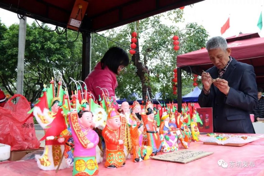 东莞东坑“二月初二卖身节”再现农耕民俗新魅力(图5) 东莞东坑“二月初二卖身节”再现农耕民俗新魅力(图5)