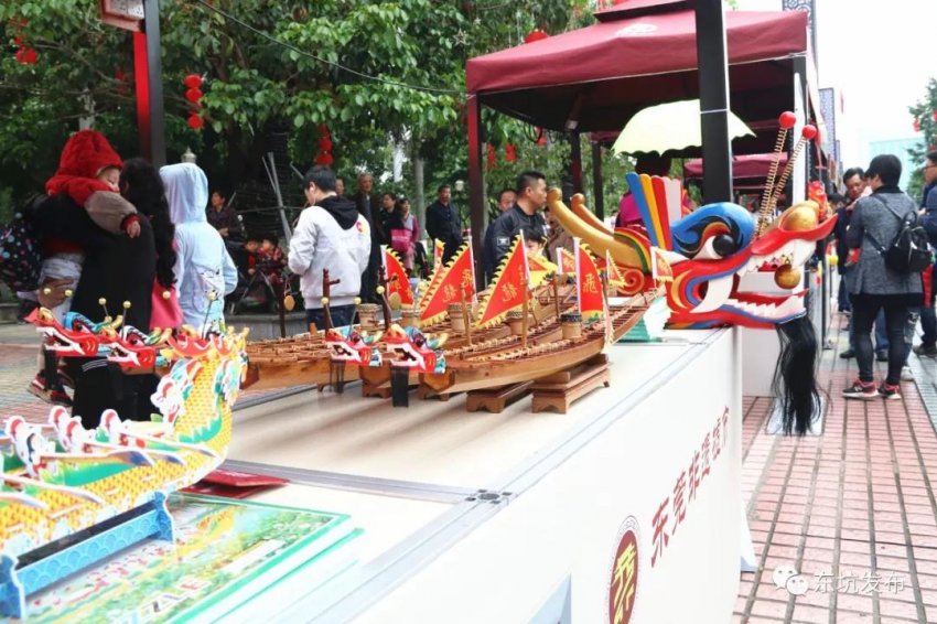 东莞东坑“二月初二卖身节”再现农耕民俗新魅力(图6) 东莞东坑“二月初二卖身节”再现农耕民俗新魅力(图6)