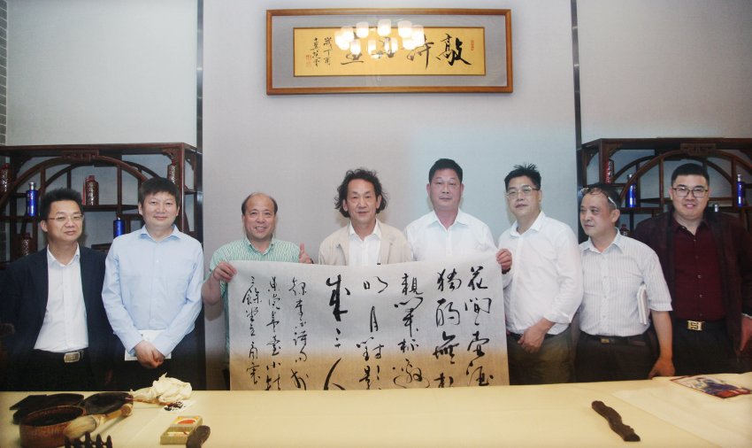 全国文学名家交流暨商震诗歌《谁是王二》创作分享会举行(图12) 全国文学名家交流暨商震诗歌《谁是王二》创作分享会举行(图12)