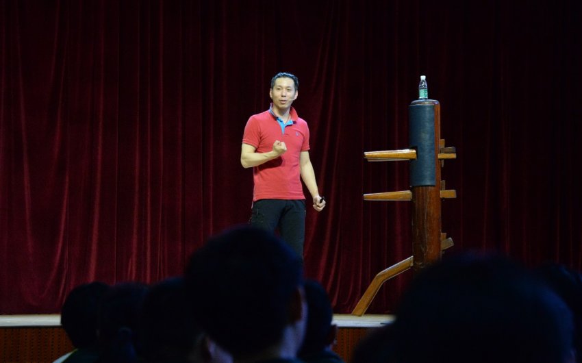 知名粤剧演员给中学生讲述“粤剧与咏春”(图3)