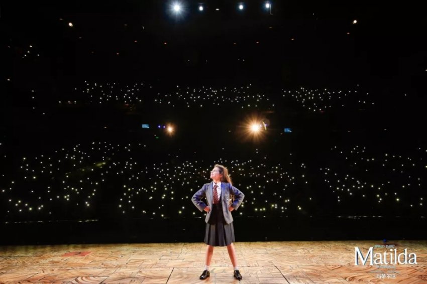 英国原版音乐剧《玛蒂尔达》东莞首演完美落幕,玉兰大剧院奉上高品质都市文化体验(图1) 英国原版音乐剧《玛蒂尔达》东莞首演完美落幕,玉兰大剧院奉上高品质都市文化体验(图1)