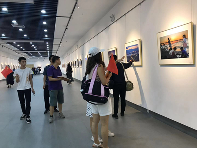 用镜头讴歌新时代,《深圳宝安摄影12相》主题展成功开展(图6) 用镜头讴歌新时代,《深圳宝安摄影12相》主题展成功开展(图6)