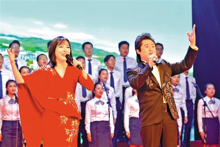 昨夜歌声嘹亮 唱响“筑梦湾区 宝安有你”——庆祝中建八局南方公司落户宝安暨迎新春音乐会在区政府会堂举行(图3) 昨夜歌声嘹亮 唱响“筑梦湾区 宝安有你”——庆祝中建八局南方公司落户宝安暨迎新春音乐会在区政府会堂举行(图3)