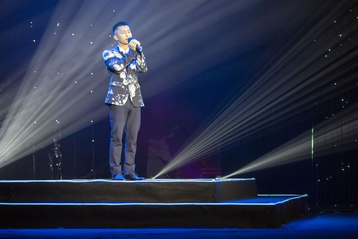 第十六届来深青工文体节歌手大赛总决赛收官,宝安参赛选手斩获“两金一银两铜”(图3) 第十六届来深青工文体节歌手大赛总决赛收官,宝安参赛选手斩获“两金一银两铜”(图3)