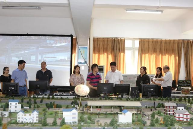 香港进源集团·广西第一湾国际旅游股份有限公司董事长吴进枝受邀带领团队前往广州铁路职业技术学院考察交流(图2) 香港进源集团·广西第一湾国际旅游股份有限公司董事长吴进枝受邀带领团队前往广州铁路职业技术学院考察交流(图2)