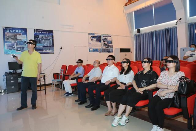 香港进源集团·广西第一湾国际旅游股份有限公司董事长吴进枝受邀带领团队前往广州铁路职业技术学院考察交流(图4) 香港进源集团·广西第一湾国际旅游股份有限公司董事长吴进枝受邀带领团队前往广州铁路职业技术学院考察交流(图4)