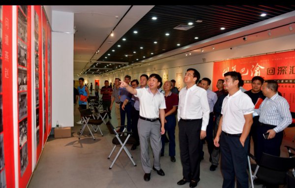 问道巴渝回深汇报展暨第四届本土书法提升工程成果展在宝安开幕(图6) 问道巴渝回深汇报展暨第四届本土书法提升工程成果展在宝安开幕(图6)