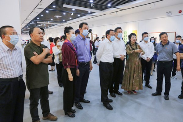 深圳市宝安区政协举办“壮阔四十载·奋进新征程”作品联展(图5) 深圳市宝安区政协举办“壮阔四十载·奋进新征程”作品联展(图5)