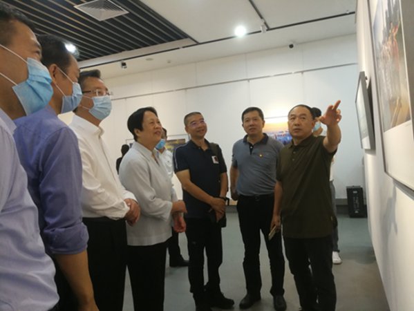 深圳市宝安区政协举办“壮阔四十载·奋进新征程”作品联展(图9) 深圳市宝安区政协举办“壮阔四十载·奋进新征程”作品联展(图9)