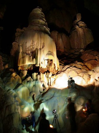 第一湾股份公司股东大会主席麦钱江深入长乐宫景区调研(图1) 第一湾股份公司股东大会主席麦钱江深入长乐宫景区调研(图1)