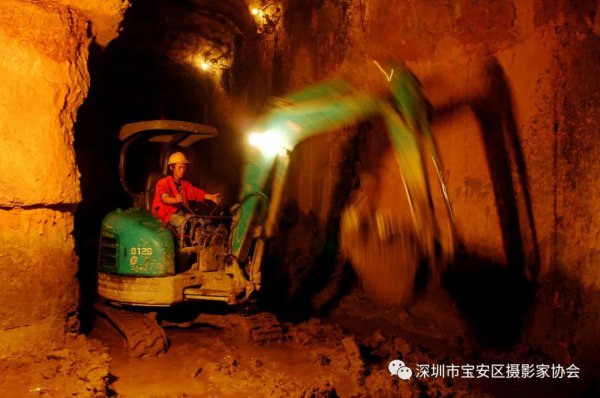 “鹏城赋彩·奋楫扬帆”《深圳宝安摄影12相》第五集主题摄影艺术展参展艺术家(图65) “鹏城赋彩·奋楫扬帆”《深圳宝安摄影12相》第五集主题摄影艺术展参展艺术家(图65)