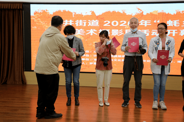 沙井街道2020年“蚝乡湖畔”美术摄影展在沙井街道党建中心圆满闭幕!(图4) 沙井街道2020年“蚝乡湖畔”美术摄影展在沙井街道党建中心圆满闭幕!(图4)