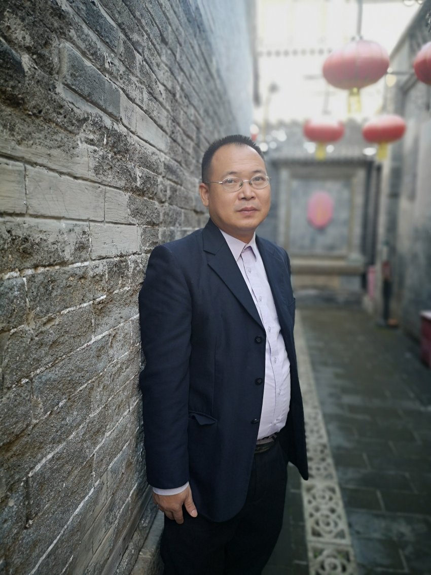 曾海津文艺评论集《星空与镜子》出版(图2) 曾海津文艺评论集《星空与镜子》出版(图2)