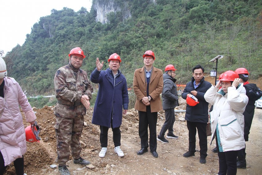 中国对外贸易理事会副理事长一行到世界长寿金三角东兰县考察康养旅游项目(图1) 中国对外贸易理事会副理事长一行到世界长寿金三角东兰县考察康养旅游项目(图1)